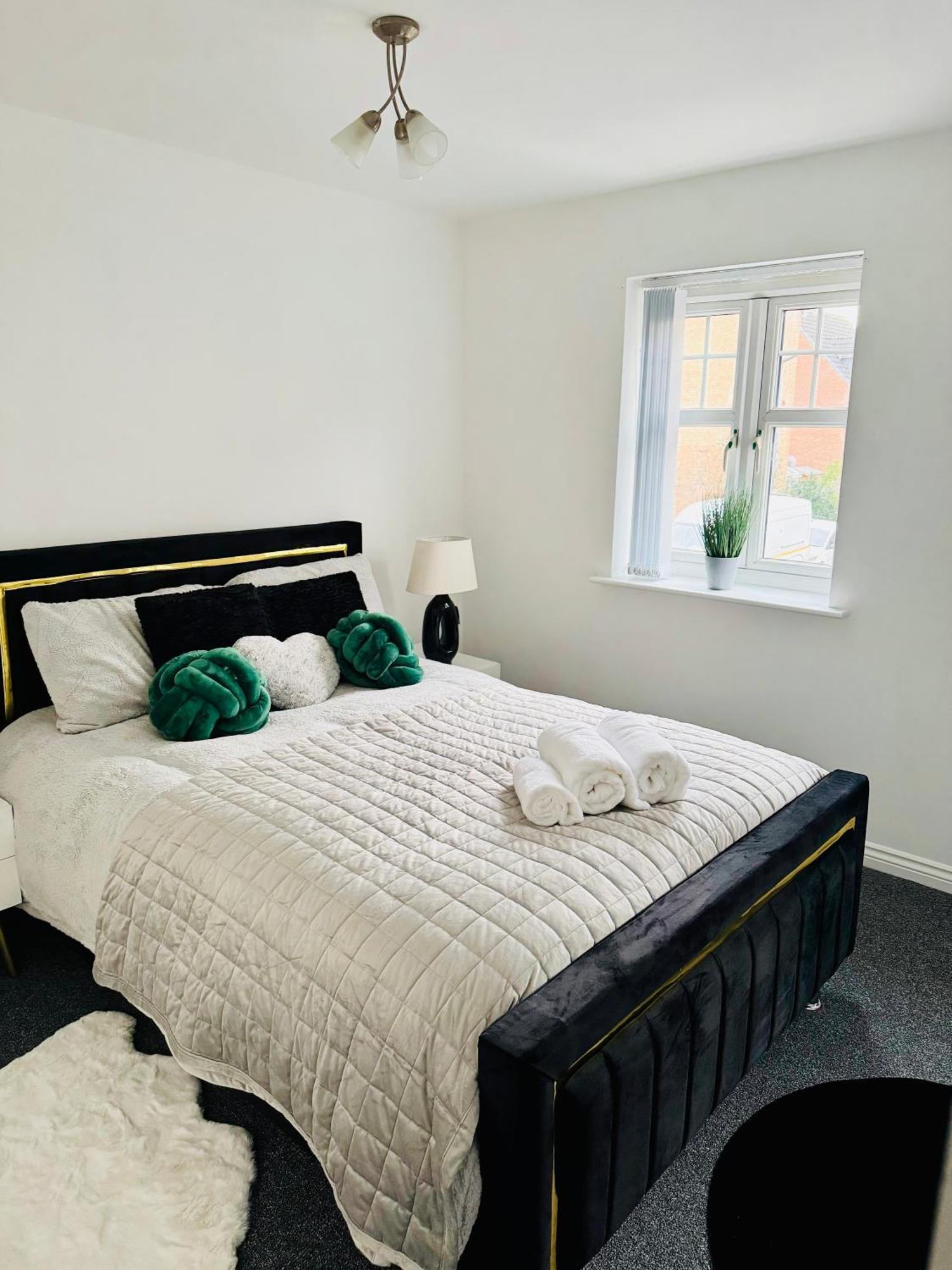 Harmony House 3 Bedroom New Build For Families, Contractors, Black Country Museum Sleeps 6 Tipton Buitenkant foto