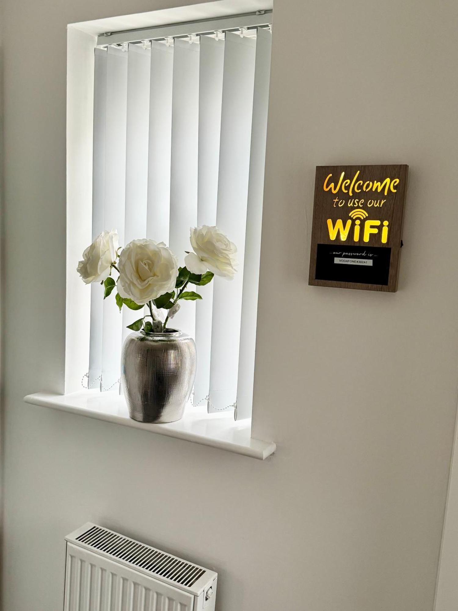 Harmony House 3 Bedroom New Build For Families, Contractors, Black Country Museum Sleeps 6 Tipton Buitenkant foto