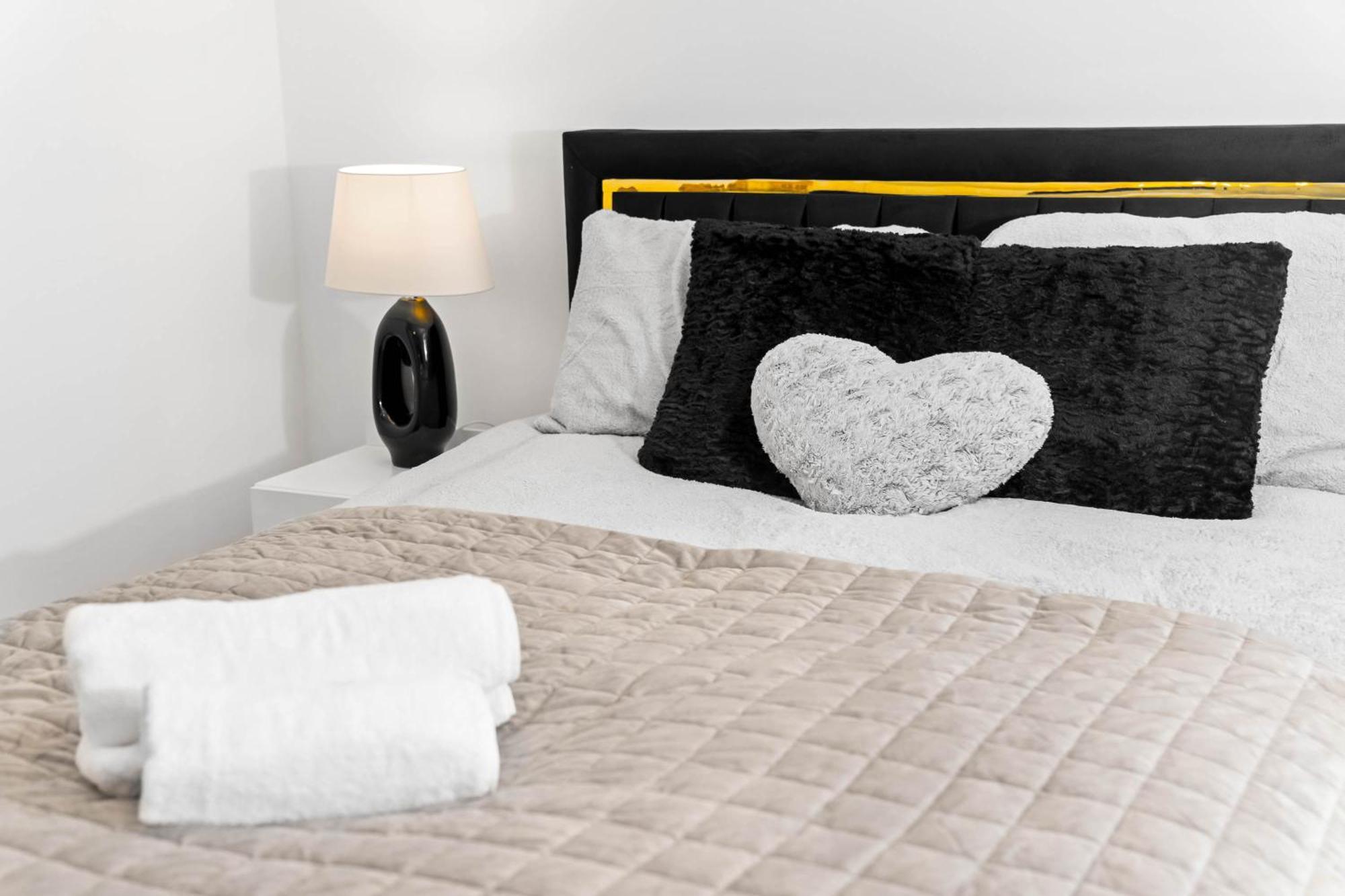 Harmony House 3 Bedroom New Build For Families, Contractors, Black Country Museum Sleeps 6 Tipton Buitenkant foto